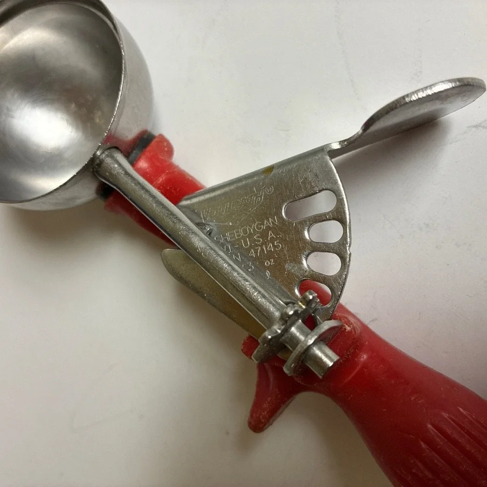 Vollrath Scoop #24 Red 1 1/3 oz Thumb Press Disher Ice Cream Scoop‎ USA Vintage